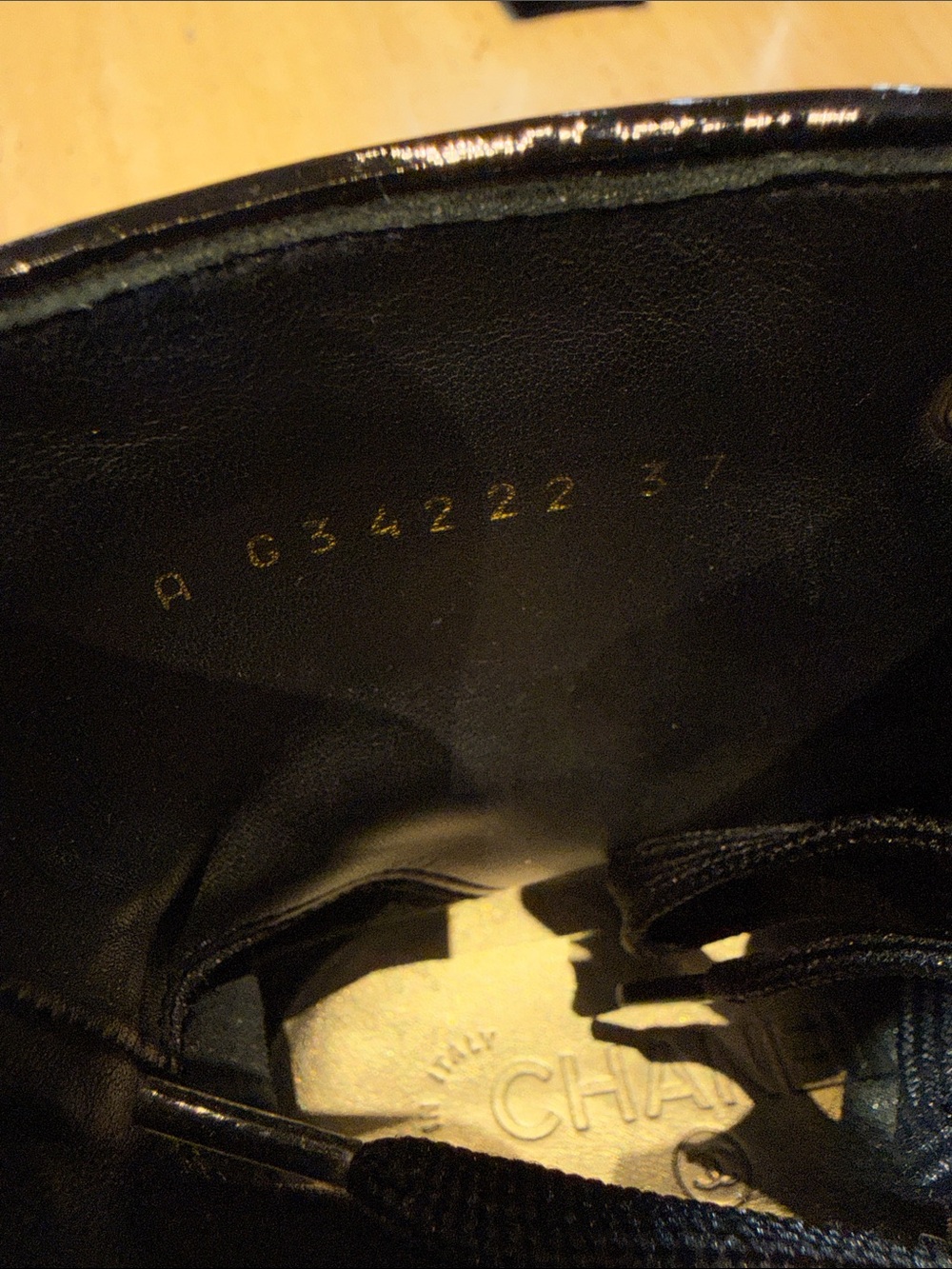 Chanel high top sneaker with pearl detail - Picture 8 of 8